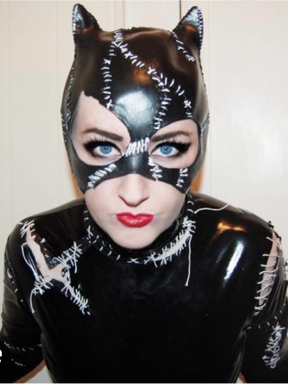 New Catwoman Batman returns mask and bodysuit - sexy. Cosplay. Halloween